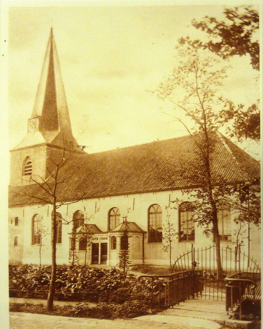 De Dorpskerk voor de verbouwing, archieffoto